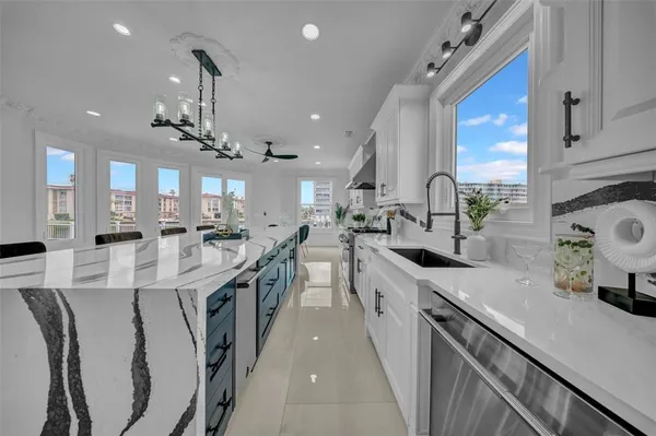 $3,699,999 | 124 Leeward Island, Clearwater Beach, FL 33767