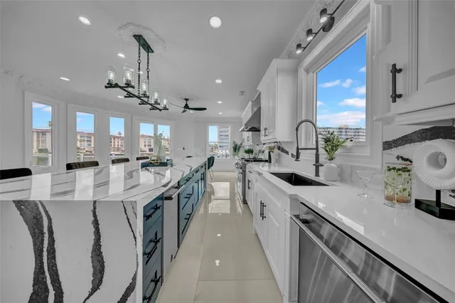 $3,899,999 | 124 Leeward Island, Clearwater Beach, FL 33767