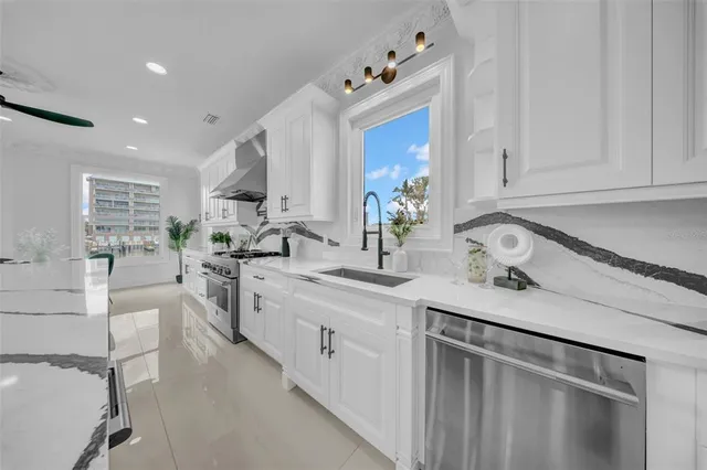 $3,899,999 | 124 Leeward Island, Clearwater Beach, FL 33767