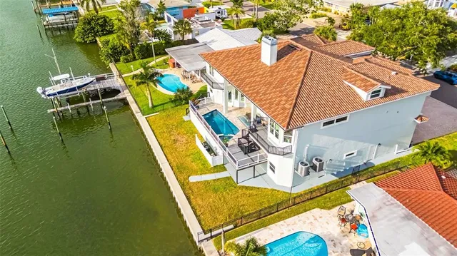 $3,899,999 | 124 Leeward Island, Clearwater Beach, FL 33767