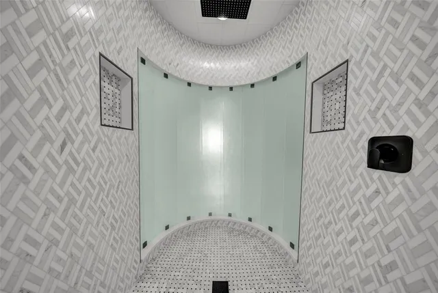 $3,899,999 | 124 Leeward Island, Clearwater Beach, FL 33767