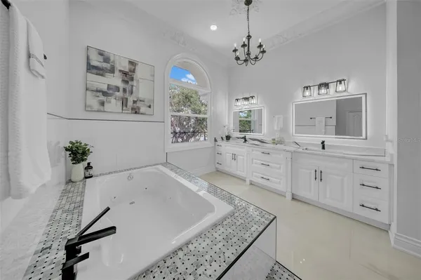 $3,699,999 | 124 Leeward Island, Clearwater Beach, FL 33767