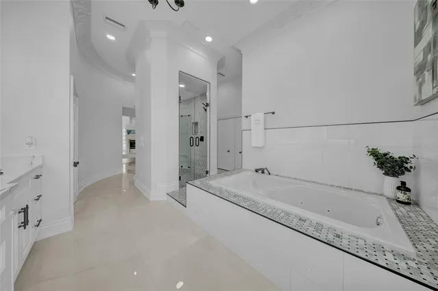 $3,899,999 | 124 Leeward Island, Clearwater Beach, FL 33767