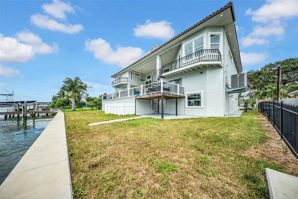 $3,699,999 | 124 Leeward Island, Clearwater Beach, FL 33767