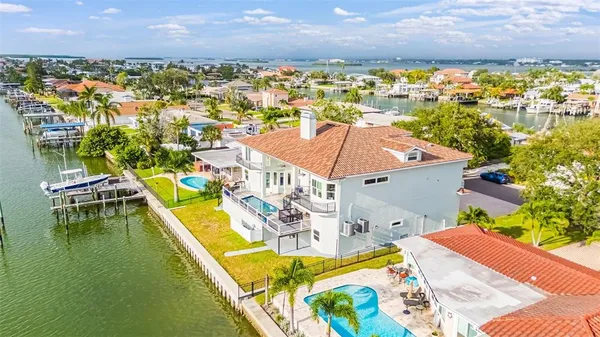$3,699,999 | 124 Leeward Island, Clearwater Beach, FL 33767