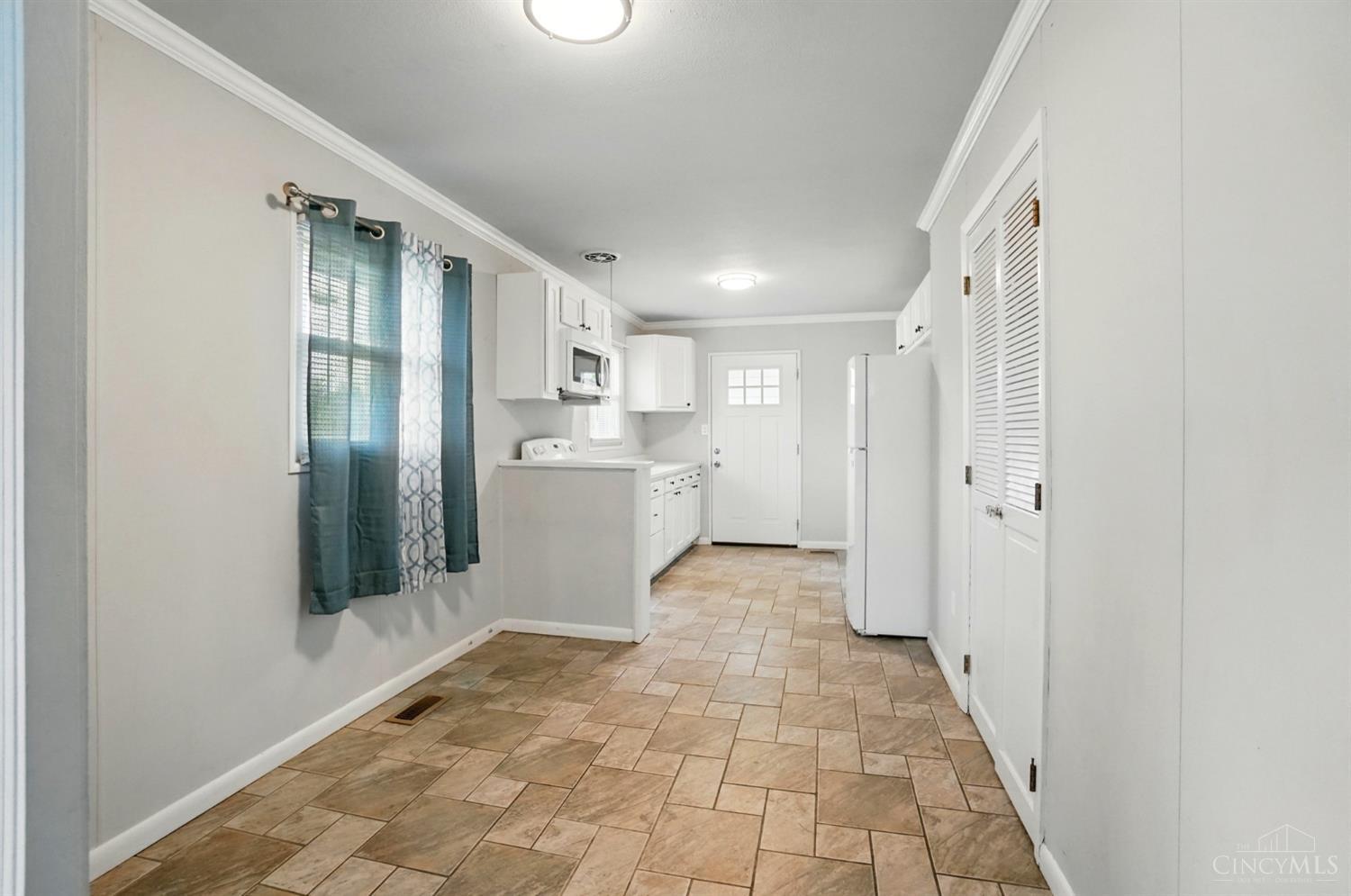 2638 Adams Road Cincinnati, OH 45231 - Photo 8 of 38 Gallery Image 8