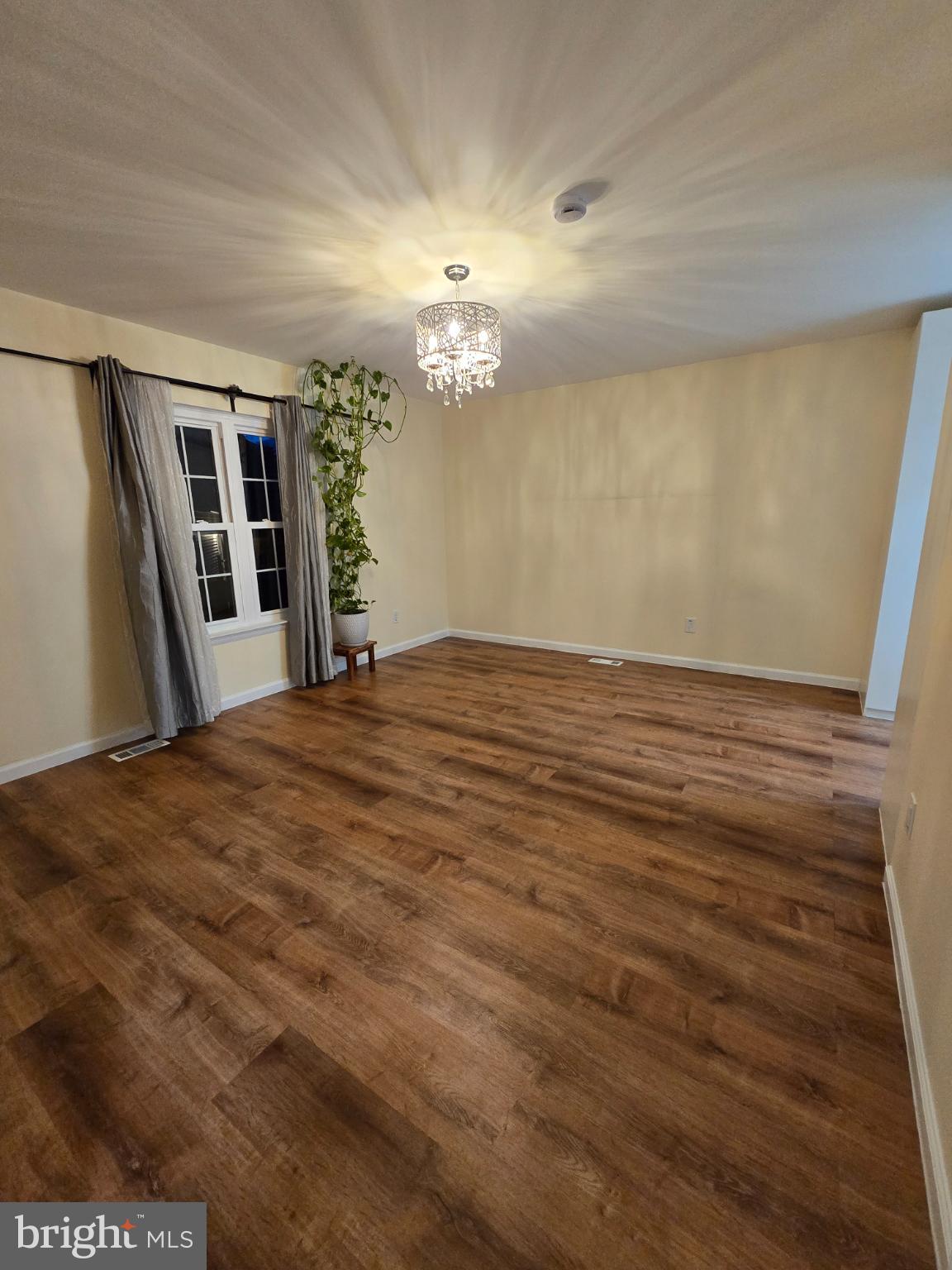 20000 Wyman Way Germantown, MD 20874 - Photo 25 of 56 Spacious room with elegant lighting.