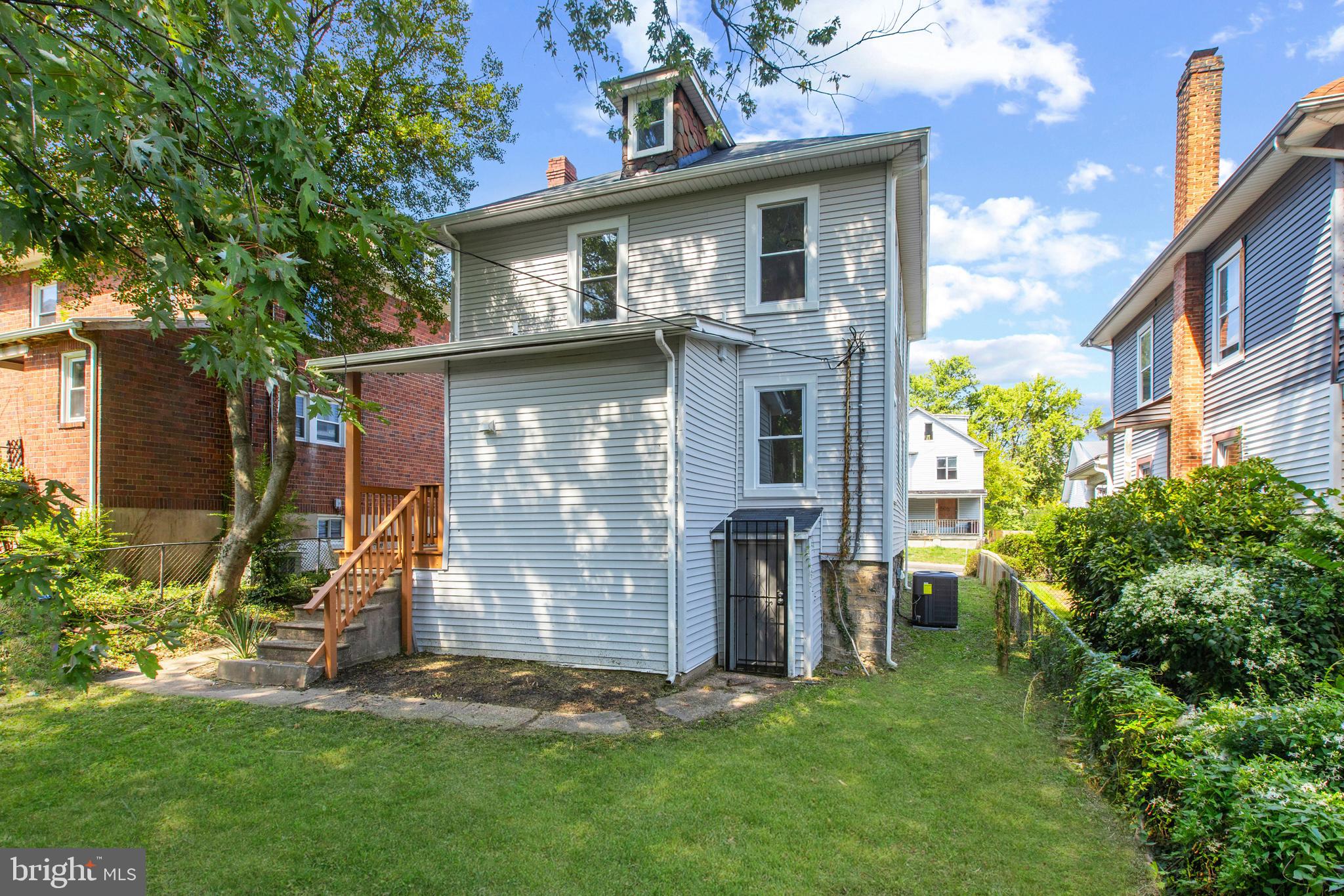 505 McCabe Avenue Baltimore, MD 21212 - Photo 39 of 46 a front view of a house with a yard