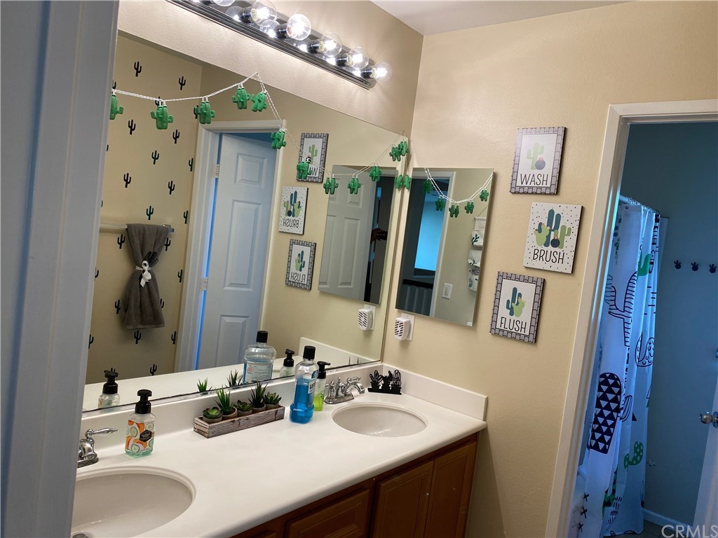 537 Kennedy Street Rialto, CA 92376 - Photo 17 of 32 2nd floor bath with double sinks.