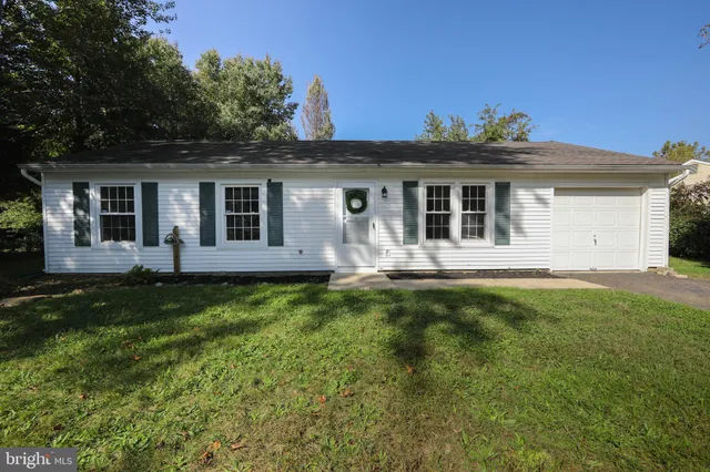 $240,000 | 104 Wisteria Lane, Carneys Point, NJ 08069