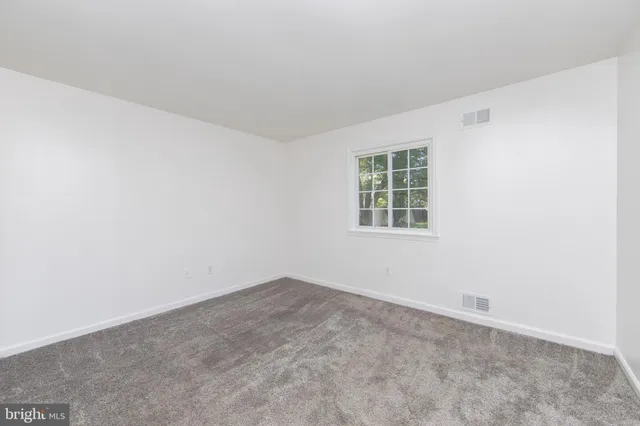 $240,000 | 104 Wisteria Lane, Carneys Point, NJ 08069