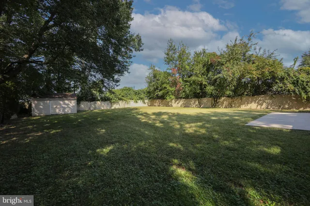 $240,000 | 104 Wisteria Lane, Carneys Point, NJ 08069