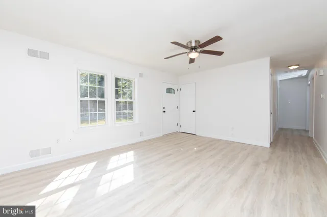 $240,000 | 104 Wisteria Lane, Carneys Point, NJ 08069