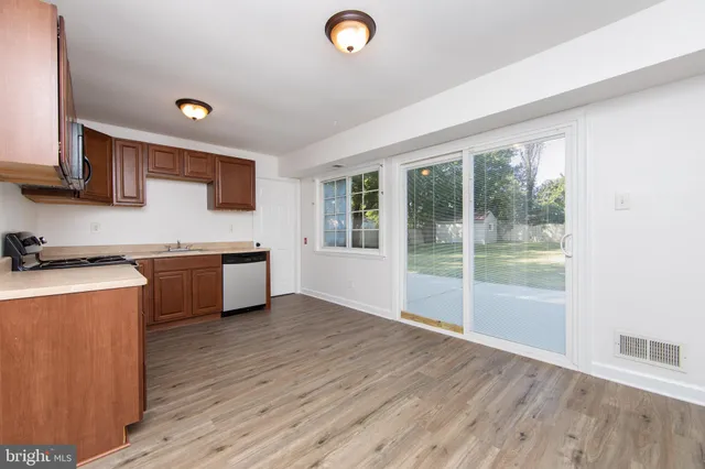 $240,000 | 104 Wisteria Lane, Carneys Point, NJ 08069