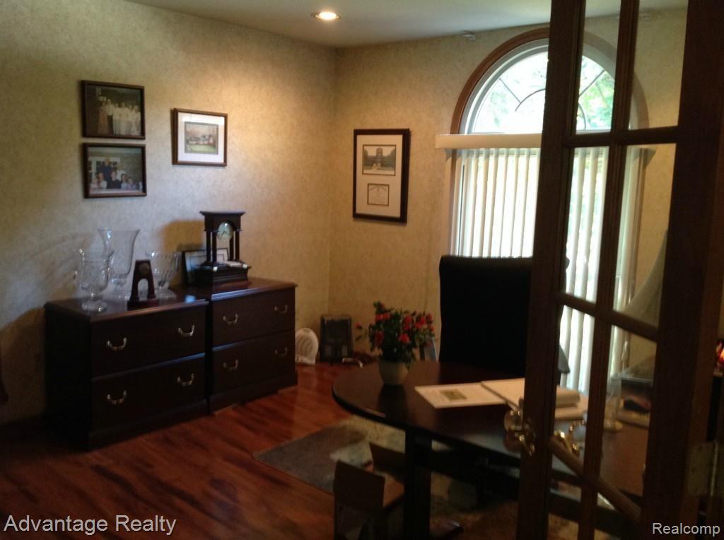 420 Mayapple Court Rochester, MI 48307 - Photo 5 of 24 Library/Den
