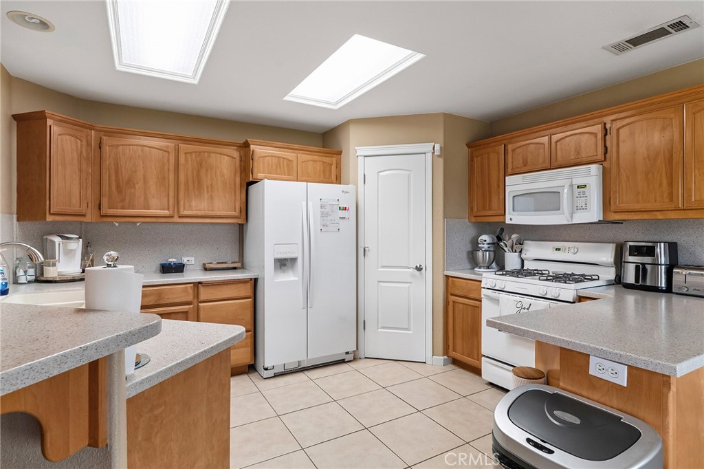 7420 Platinum Way Redding, CA 96001 - Photo 12 of 65