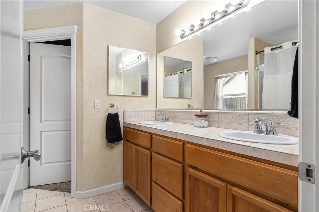 7420 Platinum Way Redding, CA 96001 - Photo 23 of 65