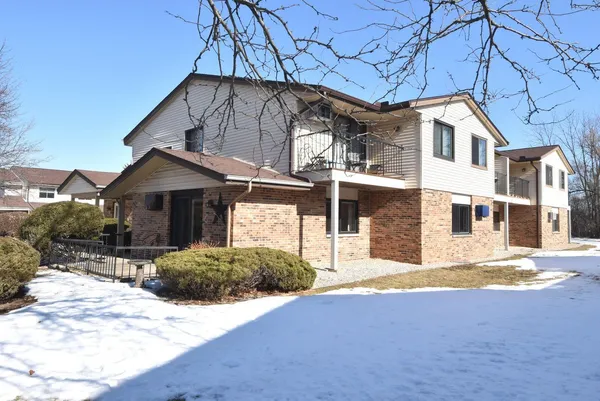 $239,900 | 4502 South Greenridge Circle, Greenfield, WI 53220