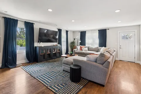 $499,900 | 815 Cumberland Street, Hoffman Estates, IL 60169