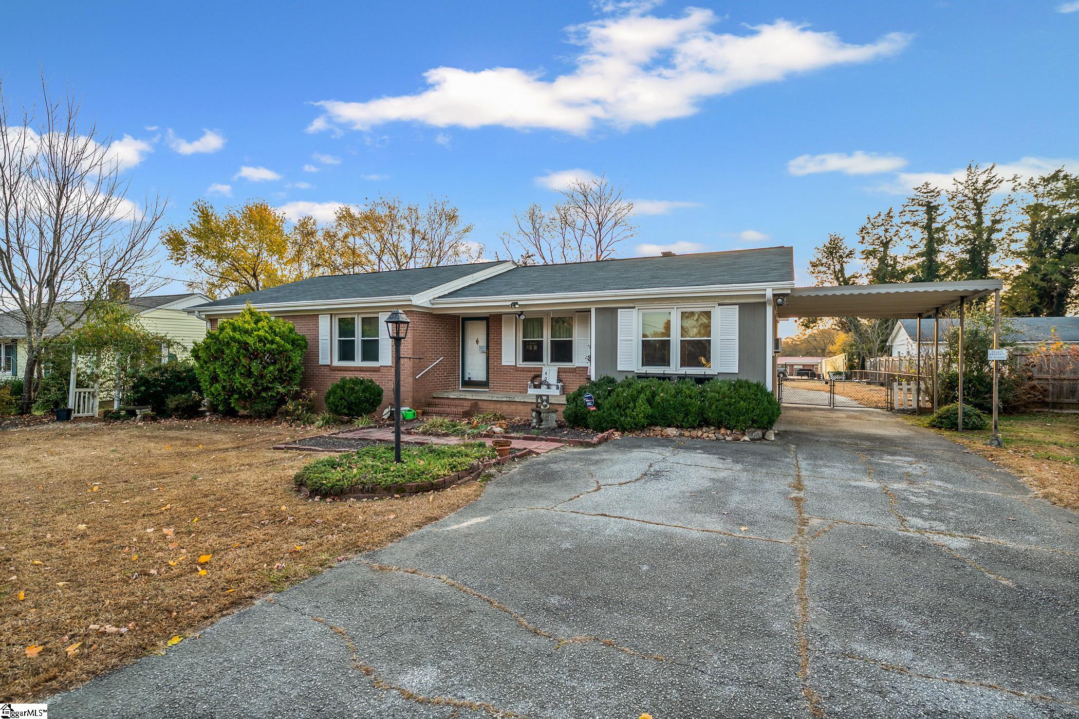 404 Reeves Drive Simpsonville, SC 29681 - Photo 1 of 33 Gallery Image 1