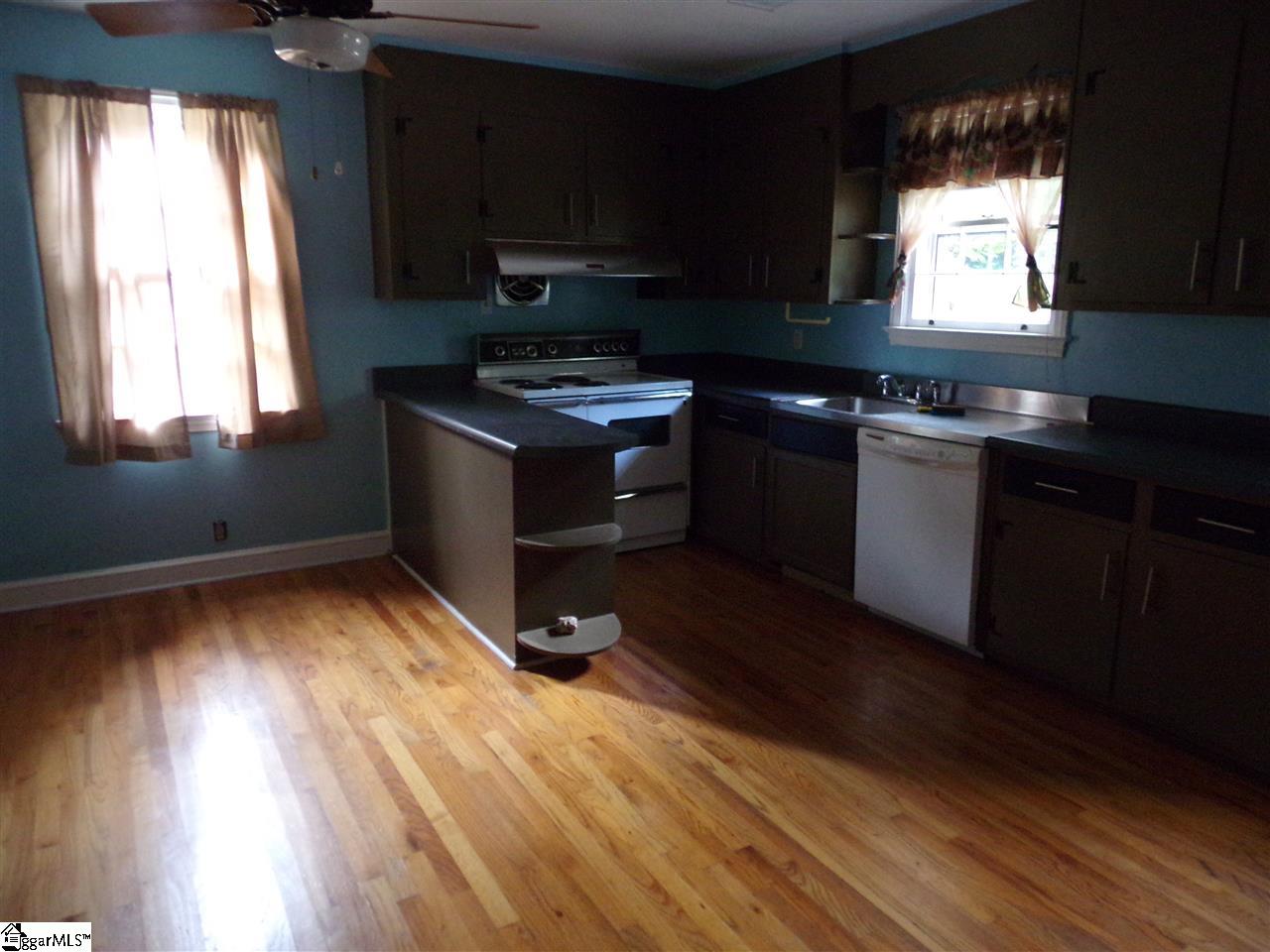 21 Lullwater Road Greenville, SC 29607 - Photo 4 of 17 Gallery Image 4