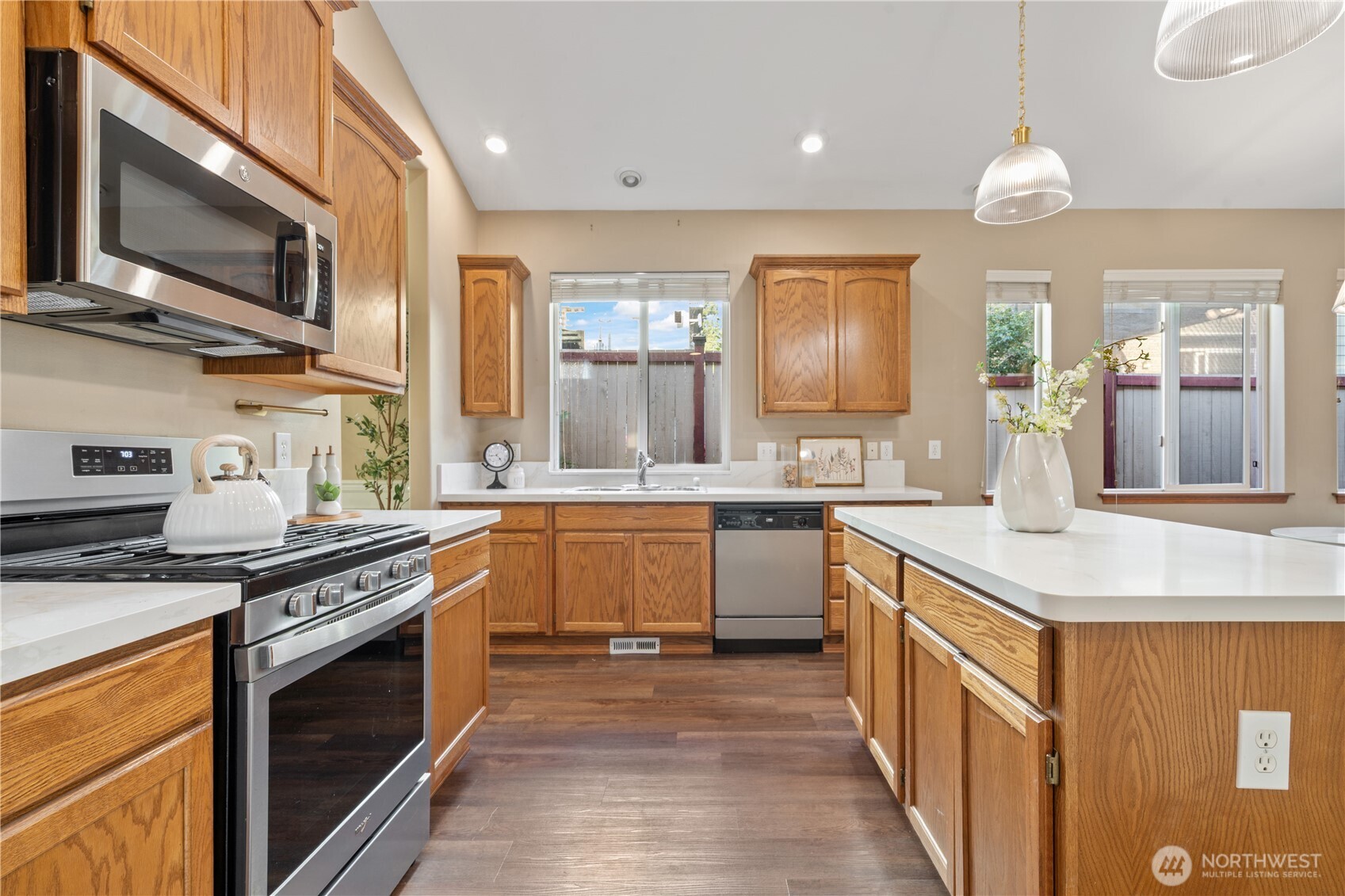 4026 160th Place Southeast Bothell, WA 98012 - Photo 10 of 39 Gallery Image 10