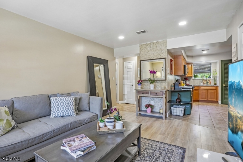 272 Walnut Street, Unit 6D Newark, NJ 07105 - Photo 5 of 24