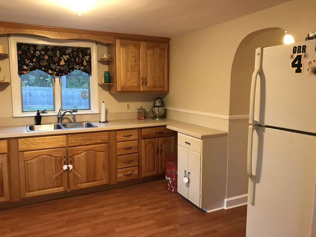 61 Holt Road Holden, MA 01520 - Photo 4 of 26 Gallery Image 4