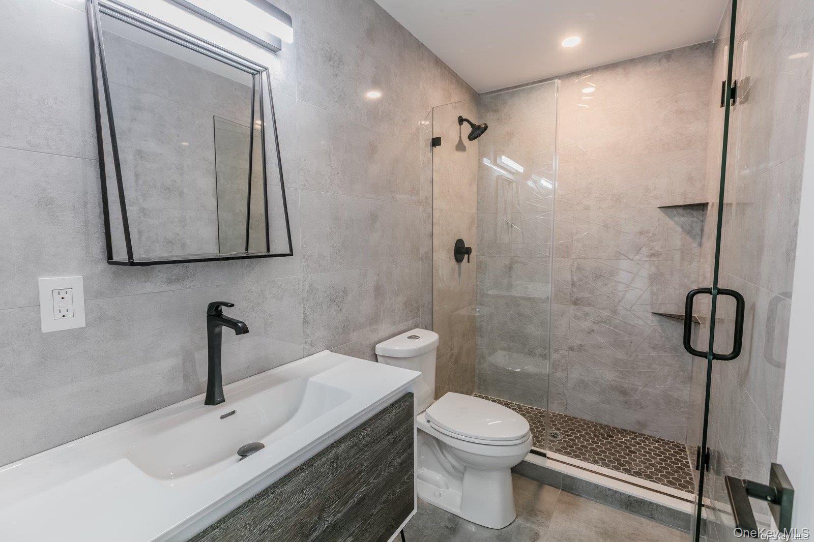 2415 Cox Neck Road Mattituck, NY 11952 - Photo 7 of 10 Full Bathroom