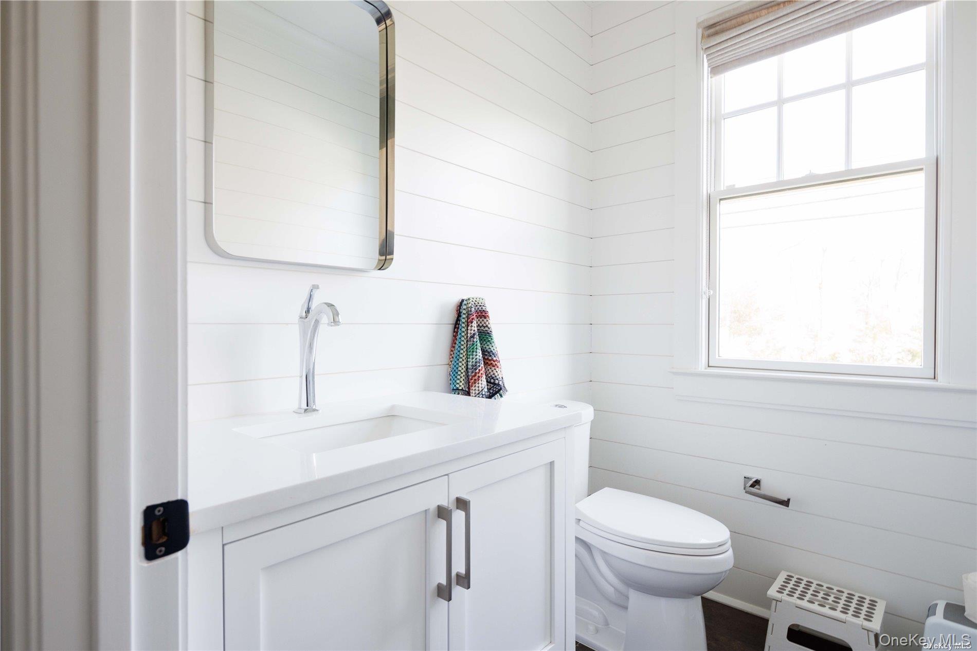 2415 Cox Neck Road Mattituck, NY 11952 - Photo 9 of 10