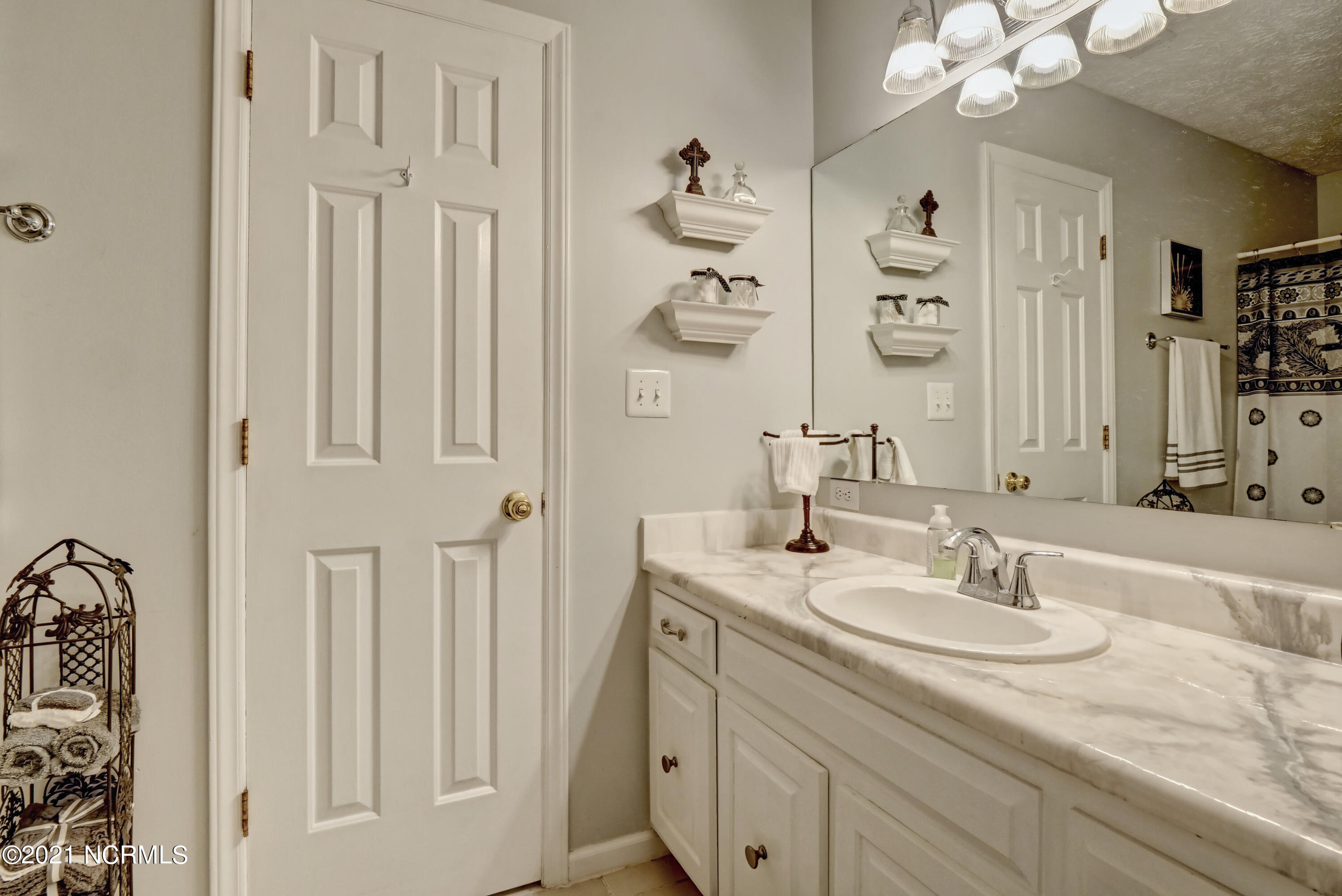 4614 Masonboro Loop Road Wilmington, NC 28409 - Photo 16 of 32 016_p6866549_50_51_52_53_54_55