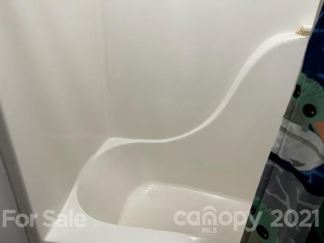 628 Champion Ferry Road Gaffney, SC 29341 - Photo 20 of 26 a close up of a bathtub
