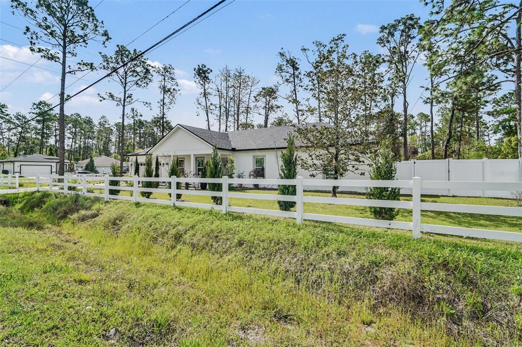 2740 Iris Road DeLand, FL 32724 - Photo 3 of 28 Gallery Image 3