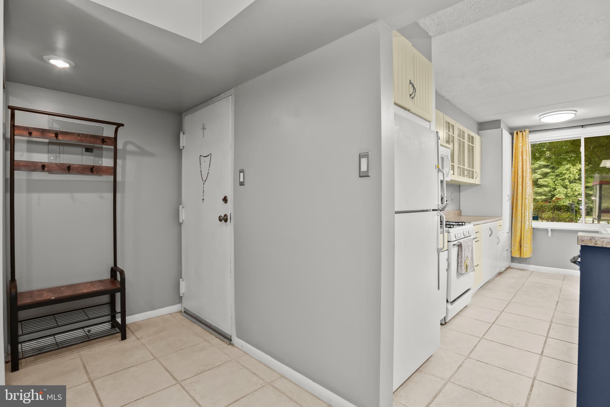 5249 West Running Brook Road, Unit 101 Columbia, MD 21044 - Photo 2 of 35 Foyer