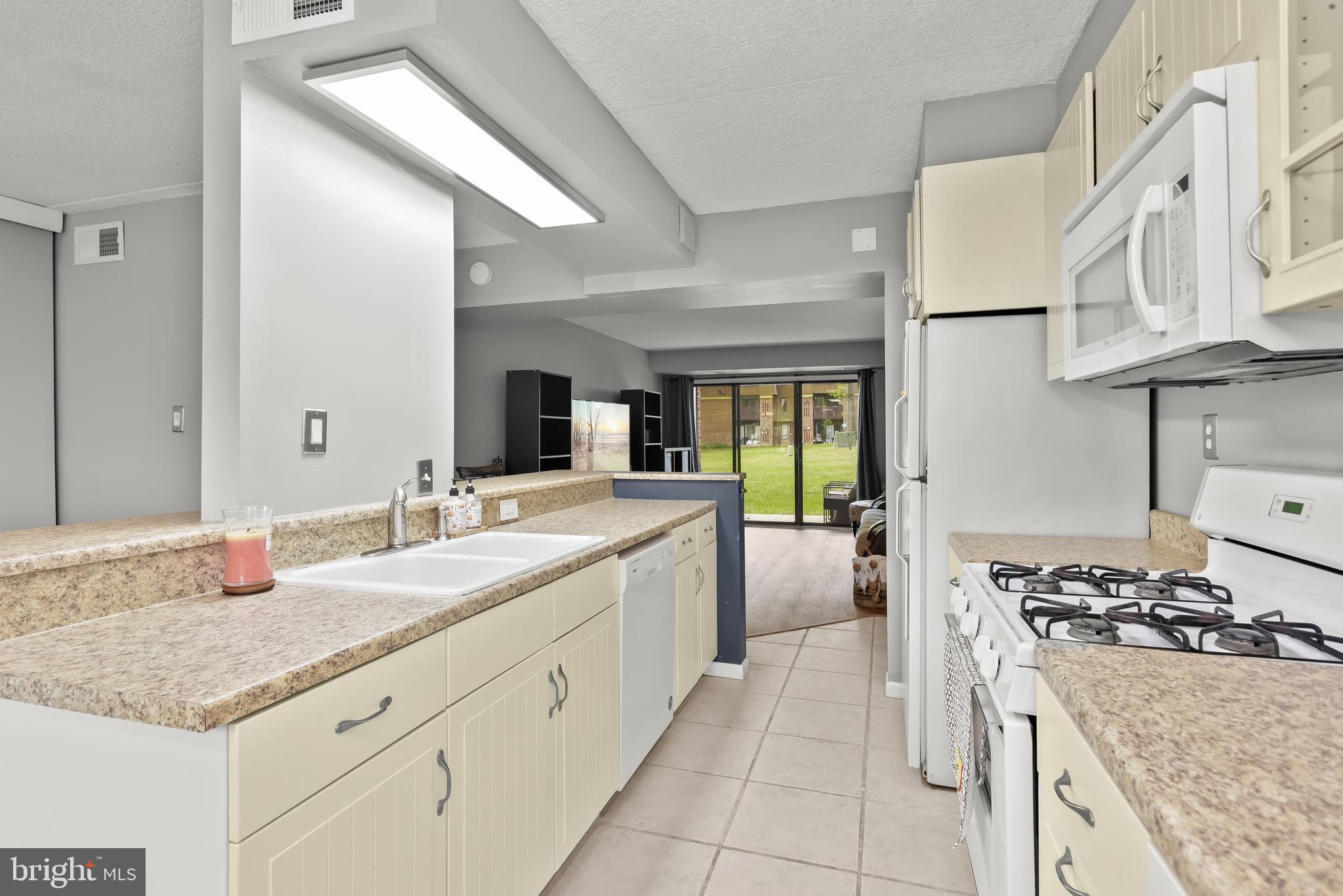 5249 West Running Brook Road, Unit 101 Columbia, MD 21044 - Photo 7 of 35 Kitchen