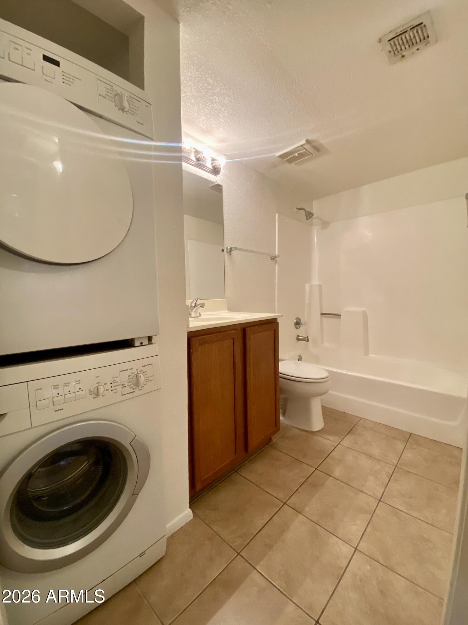 1720 East Thunderbird Road, Unit 1100 Phoenix, AZ 85022 - Photo 12 of 34 a bathroom with a toilet a sink and bathtub