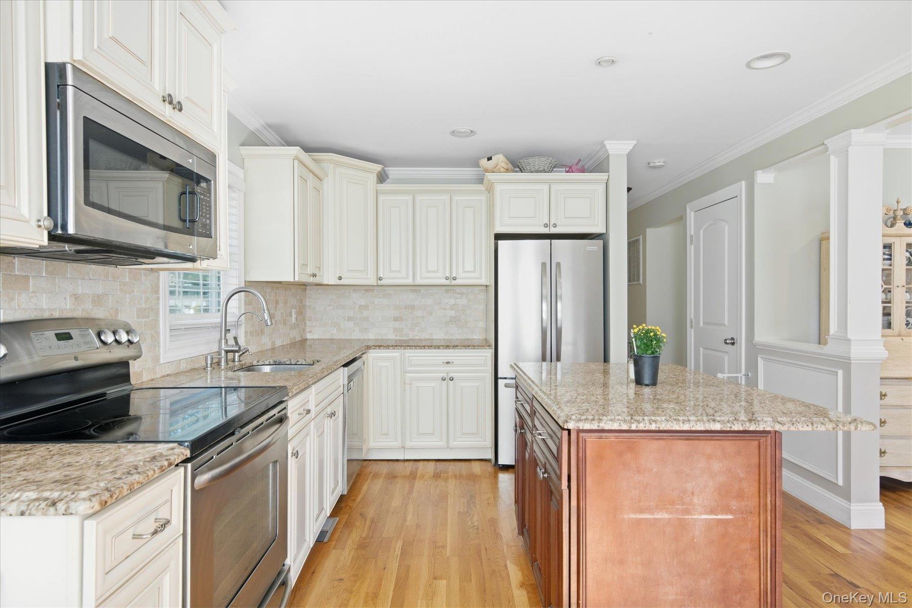 6 Hawk Road Rocky Point, NY 11778 - Photo 5 of 23 Gallery Image 5