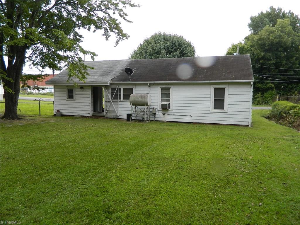 214 Ridgecrest Street Thomasville, NC 27360 - Photo 2 of 10 Gallery Image 2