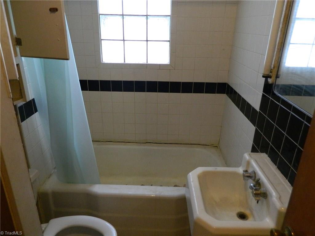 214 Ridgecrest Street Thomasville, NC 27360 - Photo 6 of 10 Gallery Image 6