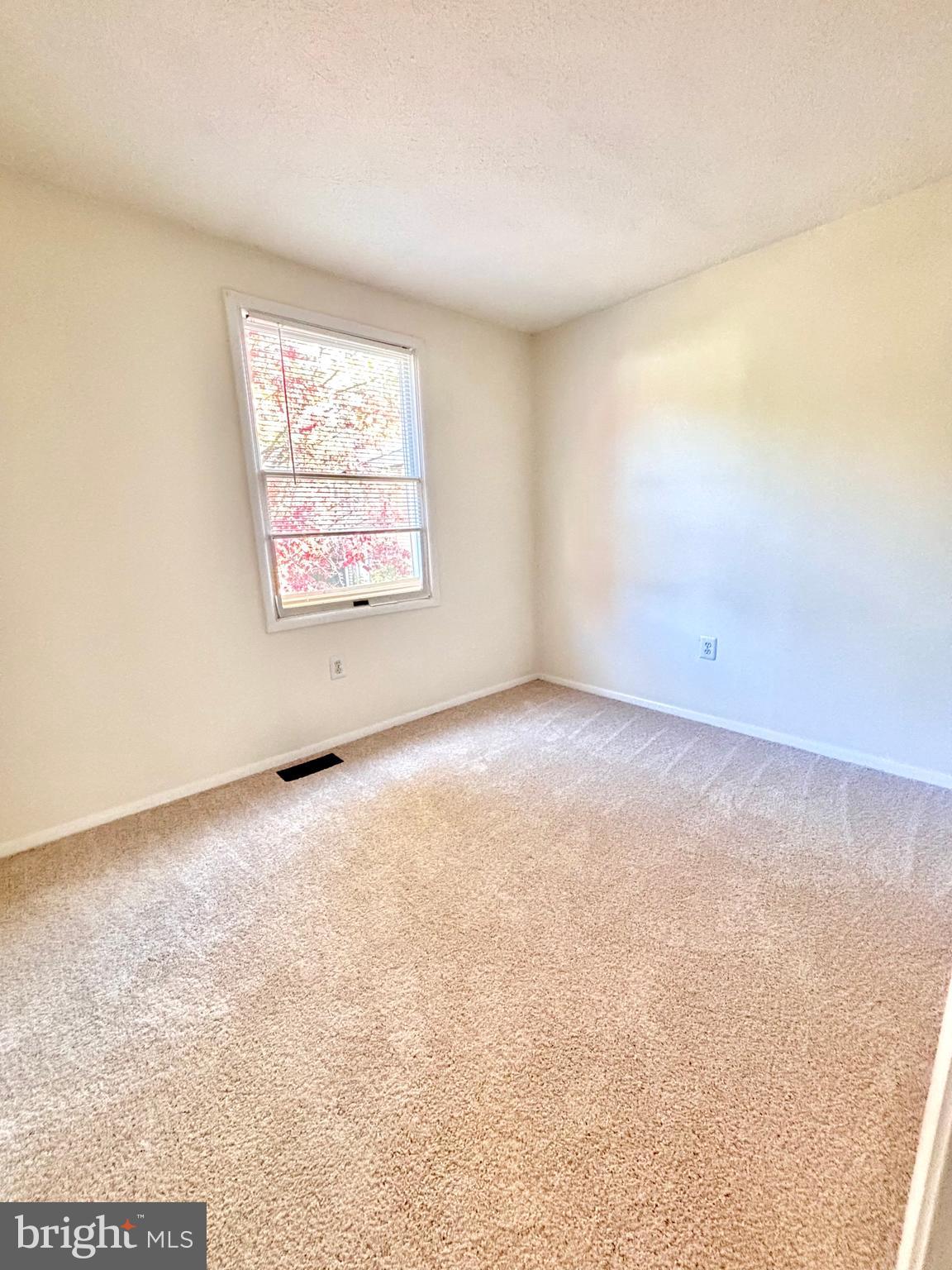 6226 Hillside Road Springfield, VA 22152 - Photo 25 of 37 an empty room with windows