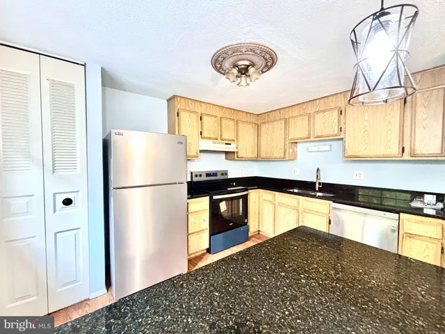 $2,700 | 6226 Hillside Road, Springfield, VA 22152