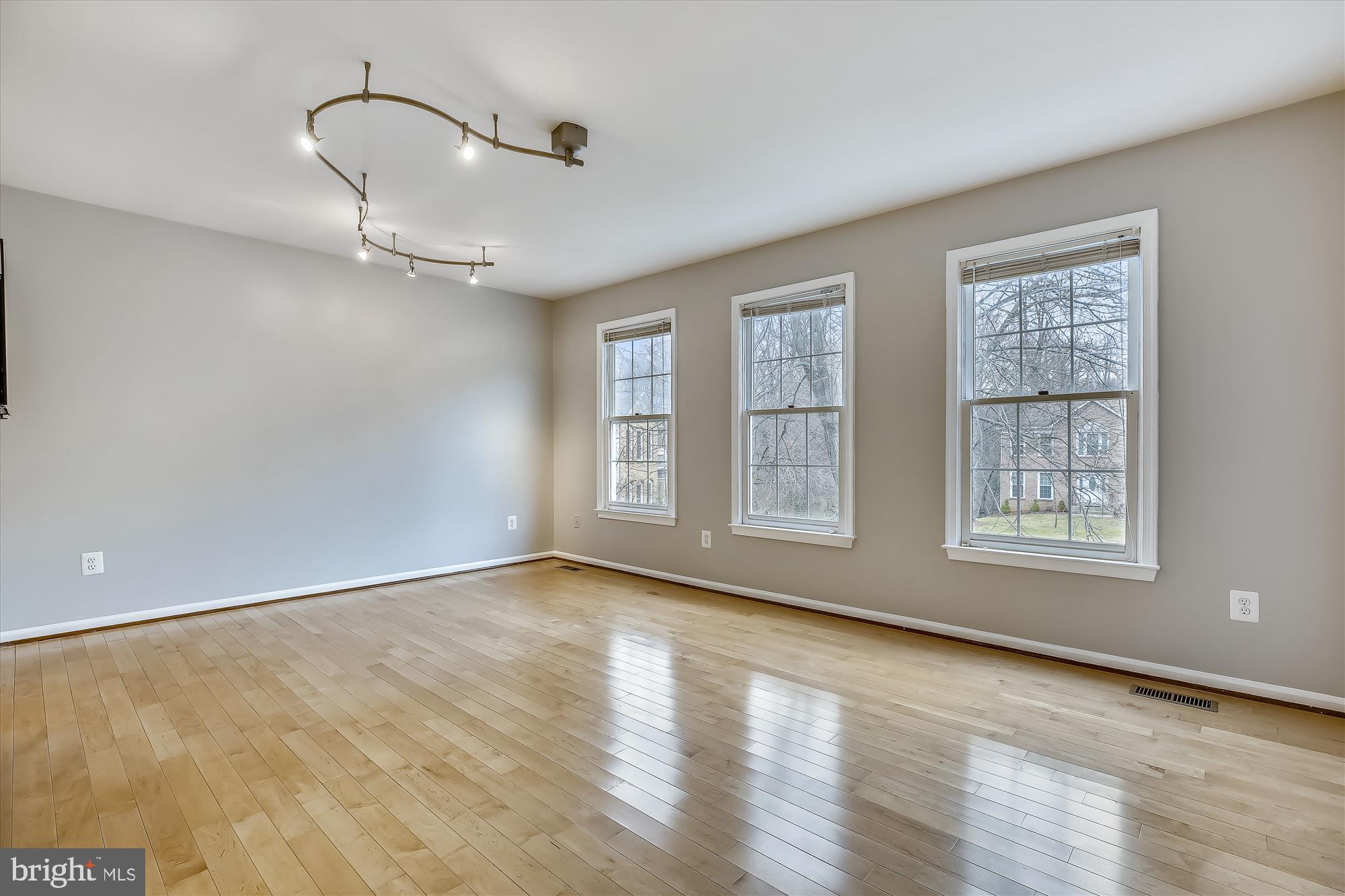 505 Ridgewell Way Silver Spring, MD 20902 - Photo 28 of 51 Primary Bedroom