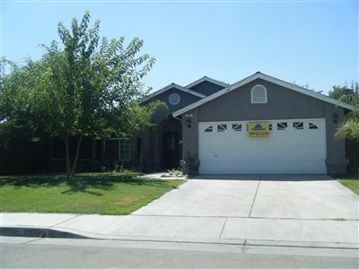 985 East Carob Avenue Reedley, CA 93654 - Photo 1 of 5 Gallery Image 1