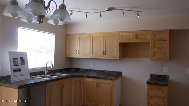 2334 East Kathleen Road Phoenix, AZ 85022 - Photo 3 of 14 KITCHEN