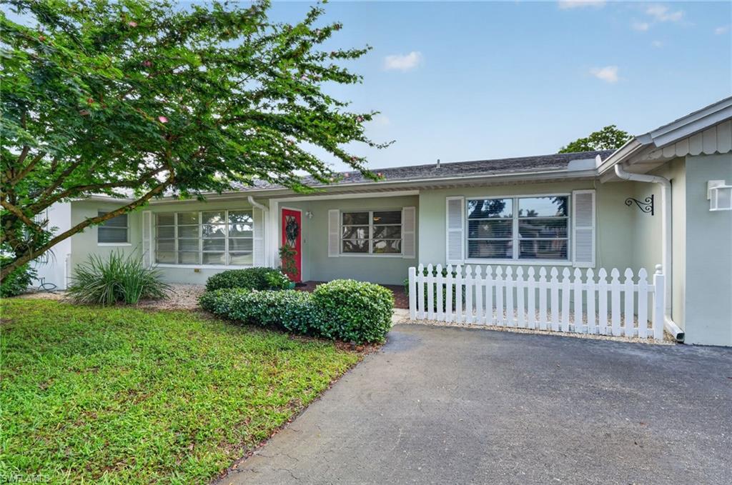 1608 Crayton Road Naples, FL 34102 - Photo 5 of 32