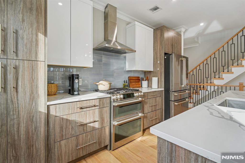 305 8th Street, Unit 2 Fairview, NJ 07022 - Photo 6 of 27