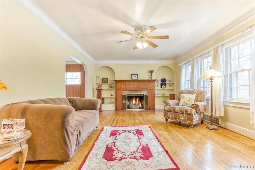 359 South Adams Road Birmingham, MI 48009 - Photo 5 of 36