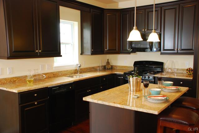 Hill Road, Unit 75 Whitehall, PA 18052 - Photo 3 of 8 Gallery Image 3