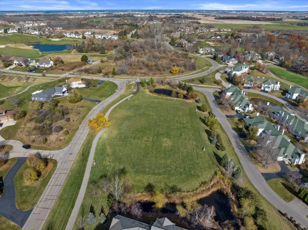 $395,000 | Lt40 Cobblestone West Gate Courts Street, Unit WOODLAND AVENUE OF CHAMPIONS, Geneva, WI 53147