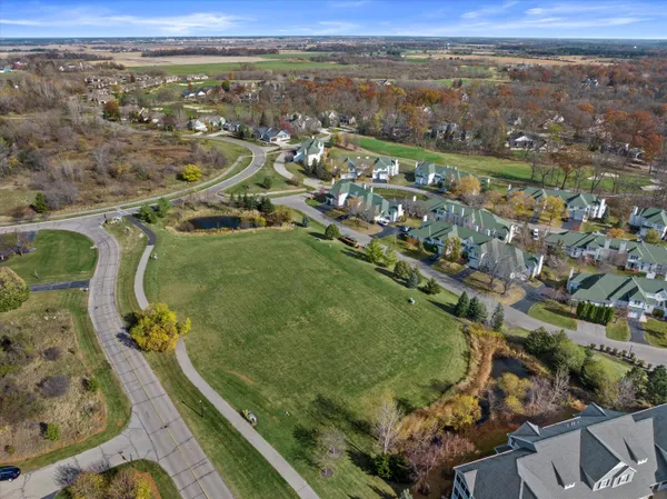 $395,000 | Lt40 Cobblestone West Gate Courts Street, Unit WOODLAND AVENUE OF CHAMPIONS, Geneva, WI 53147